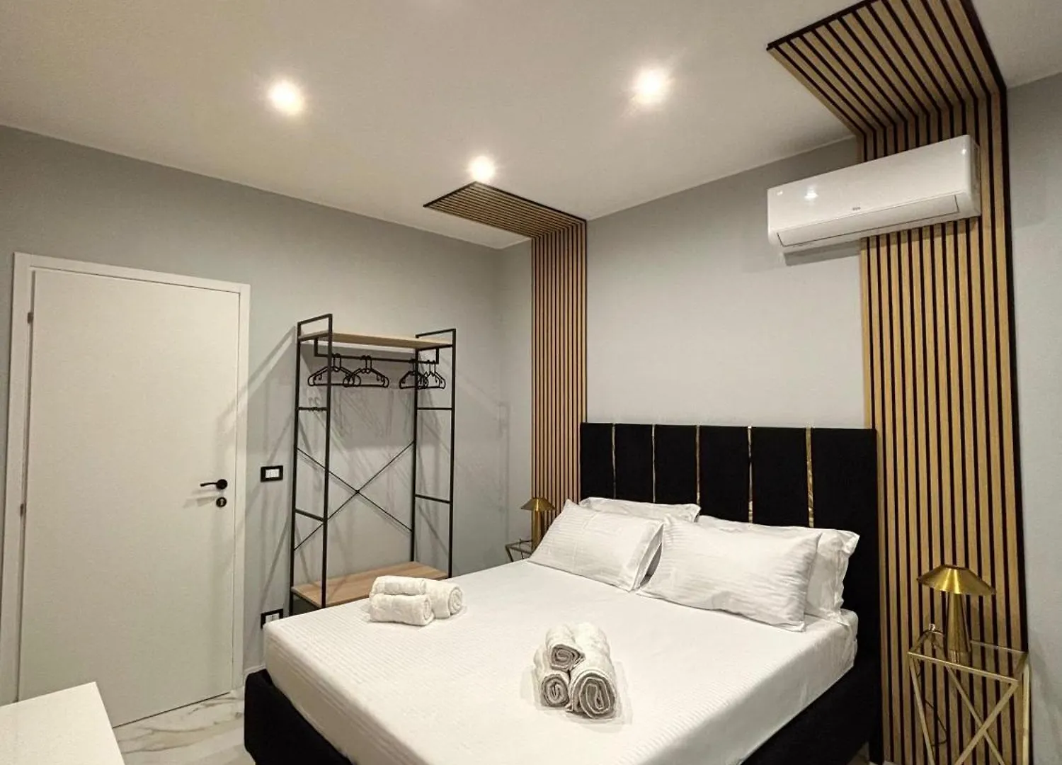 Le Suites Del Corso Catania Centro 0*,